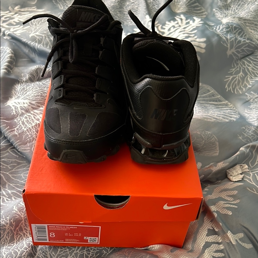 Nike Men's Black Athletic Shoes , worn a few times, perfect condition - Picture 4 of 9